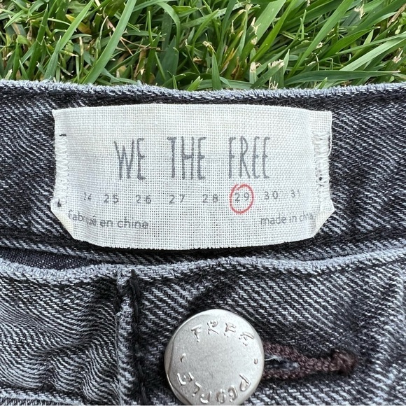 We The Free Loving Good Vibrations Distressed Frayed Shorts Size 29 Washed Black - Picture 11 of 12